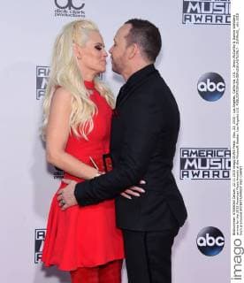 Nov. 22, 2015 - Los Angeles, California, U.S. - Jenny McCarthy & Donnie Wahlberg arrives for the 2015 American Music Awards at the Microsoft theater. Los Angeles U.S. - ZUMAo05_