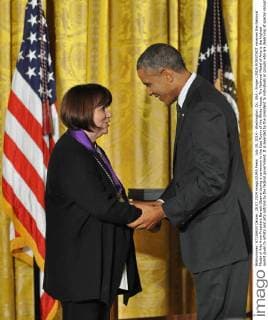 July 28, 2014 - Washington, Dc, USA - Singer LINDA RONSTADT receives the National Medal of Arts from President Barack Obama during a ceremony in the East Room of the White House. The National Medal of Arts is the highest award given to artists and arts patrons by the federal government. It is awarded by the president to individuals or groups who are deserving of special recognition by reasons of their outstanding contributions to the excellence, growth, support and availability of the arts in the United States. - ZUMAf33