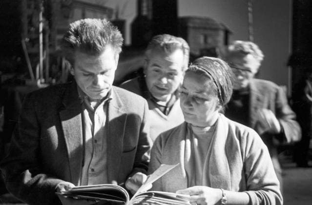 Der österreichische Regisseur Gerhard Klingenberg am Set einer Fernsehproduktion, Deutschland 1960er Jahre. Austrian director Gerhard Klingenberg at the set of a TV movie production, Germany 1960s. 24x36swNeg10 Copyright: HeinzxBrowers UnitedArchives2002034