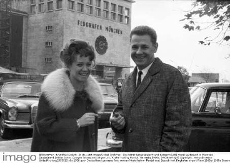 Die Kölner Schauspielerin und Sängerin Lotti Krekel zu Besuch in München, Deutschland 1960er Jahre. Cologne actress and singer Lotti Krekel visiting Munich, Germany 1960s. 24x36swNeg83 Copyright: HeinzxBrowers UnitedArchives2003010