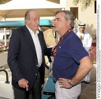 Grand Prix of Abu Dhabi test day at Yas Marina circuit. In this picture, former Spain s King Juan Carlos and Carlos Sainz. GP F1 DE ABU DHABI 2015 RV RACING PRESS