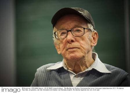 Die Bertha von Suttner Realschule hat einen Holocaust-Ueberlebenden-92 J. Mordechai Papirblat, eingeladen, der den Schuelern(10 Klasse) von Damals erzaehlt. Mordechai Papirblat