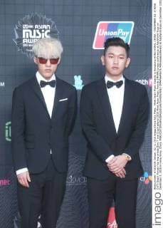 Mnet Asian Music Awards in Hongkong HONG KONG, CHINA - DECEMBER 02: (CHINA OUT) South Korean hip hop artists Zion.T and Crush attend 2015 Mnet Asian Music Awards (MAMA) press conference at AsiaWorld-Expo on December 2, 2015 in Hong Kong, China.  CFP476641676