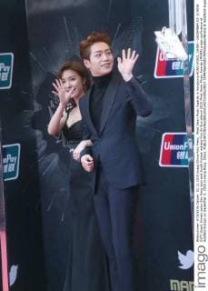 Mnet Asian Music Awards in Hongkong HONG KONG, CHINA - DECEMBER 02: (CHINA OUT) South Korean actor Seo Kang-joon and South Korean actress Kim So Eun attend 2015 Mnet Asian Music Awards (MAMA) press conference at AsiaWorld-Expo on December 2, 2015 in Hong Kong, China.  CFP476641680