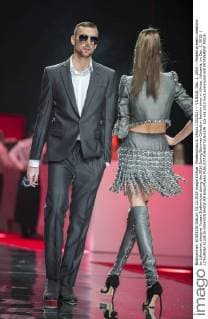 Modenschau in Vilnius (151202) -- VILNIUS, Dec. 2, 2015 -- Models present creations by Lithuanian designer Juozas Statkevicius during the 2016 Spring Summer Collection fashion show in Vilnius, Lithuania, on Dec. 2, 2015. ) LITHUANIA-VILNIUS-FASHION SHOW AlfredasxPliadis 