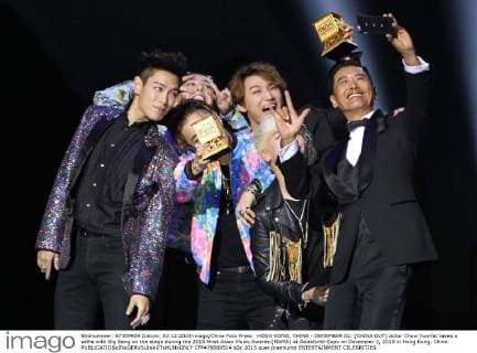 HONG KONG, CHINA - DECEMBER 02: (CHINA OUT) Actor Chow Yun-fat takes a selfie with Big Bang on the stage during the 2015 Mnet Asian Music Awards (MAMA) at AsiaWorld-Expo on December 2, 2015 in Hong Kong, China.  CFP476669514