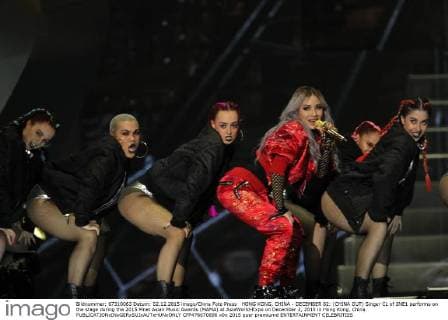 HONG KONG, CHINA - DECEMBER 02: (CHINA OUT) Singer CL of 2NE1 performs on the stage during the 2015 Mnet Asian Music Awards (MAMA) at AsiaWorld-Expo on December 2, 2015 in Hong Kong, China.  CFP476670890