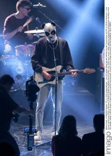 Cro mit seiner Band bei der Verleihung der 1Live Krone am 03.12.2015 in Bochum 1 Live Krone Verleihung 2015 in Bochum 