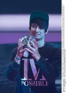Donnerstag 03.12.2015, Einslive Krone Verleihung in Bochum, Julien Bam DeFodi001