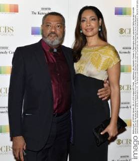 Verleihung des Kennedy-Preises in Washington Actor Lawrence Fishburne and his wife actress Gina Torres pose for photographers as they arrive at the Kennedy Center for an evening of gala entertainment to honor the Kennedy Center Honorees, December 6, 2015, in Washington, DC. The Honors are bestowed annually on five artists for their lifetime achievement in the arts and culture.  WAP20151206511 MIKExTHEILER