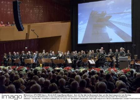 Zum 26. Mal lädt die Bergkapelle Saar und der Saarknappenchor am Sonntag (06.12.2015) zum Benefizkonzert in die Congresshalle nach Saarbrücken. Der Erlös des diesjährigen Konzerts ist zugunsten der Musikschule Sulzbach- Fischbachtal. Konzert061215001D.jpg