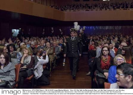 Zum 26. Mal lädt die Bergkapelle Saar und der Saarknappenchor am Sonntag (06.12.2015) zum Benefizkonzert in die Congresshalle nach Saarbrücken. Der Erlös des diesjährigen Konzerts ist zugunsten der Musikschule Sulzbach- Fischbachtal. Konzert061215001D.jpg