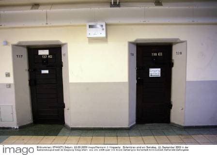 Zellentüren sind am Samstag, 12. September 2009 in der Justizvollzugsanstalt in Siegburg fotografiert.