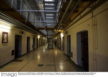 Ein Gefängnisflur ist am Samstag, 12. September 2009 in der Justizvollzugsanstalt in Siegburg fotografiert.
