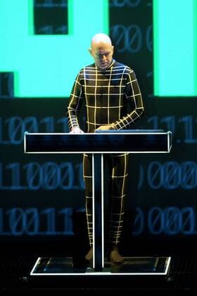 KRAFTWERK. Henning Schmitz ( KRAFTWERK ) während eines Konzertes im Rahmen ihrer 3 D Tour am 07.12.2015 im 3fach ausverkauften Haus Auensee Leipzig.