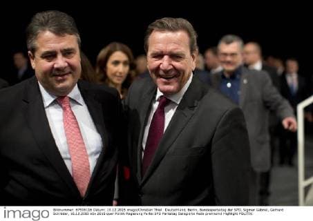 Deutschland, Berlin, Bundesparteitag der SPD, Sigmar Gabriel, Gerhard Schröder, 10.12.2015