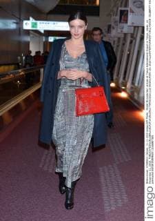 Model Miranda Kerr arrives at Tokyo International Airport in Tokyo, Japan, on December 11, 2015.  TKP2015121123 KEIZOxMORI