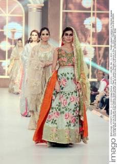 (151211) -- LAHORE, Dec. 11, 2015 -- Models present creations by Pakistani designer Zarmisha Dar on the first day of the Fashion Bridal Couture Week in eastern Pakistan s Lahore on Dec. 11, 2015. ) PAKISTAN-LAHORE-BRIDAL COUTURE WEEK JamilxAhmed 