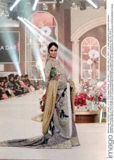 (151211) -- LAHORE, Dec. 11, 2015 -- A model presents a creation by Pakistani designer Zarmisha Dar on the first day of the Fashion Bridal Couture Week in eastern Pakistan s Lahore on Dec. 11, 2015. ) PAKISTAN-LAHORE-BRIDAL COUTURE WEEK JamilxAhmed 