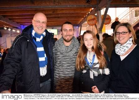 12.12.2015 Darmstadt, Merck-Stadion am Böllenfalltor 1. Bundesliga Saison 2015 2016 SV Darmstadt 98 (Lilien) gegen Hertha BSC Im VIP-Raum Darmstadt Vizepräsident Volker Harr und Halbfinalist Darmstädter Sänger Tobias Vorwerk ( The Voice of Germany )