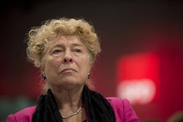 Gesine Schwan DEU, Deutschland, Germany, Berlin, 12.12.2015 Gesine Schwan auf dem Parteitag der SPD unter dem Motto Deutschlands Zukunft Sicher Gerecht Weltoffen in Berlin. Gesine Schwan at the SPD annual federal party congress in Berlin.