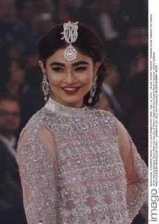 Dec. 13, 2015 - Lahore, Punjab, Pakistan - Pakistani model presents the creation of the famous designer Erum Khan the last day of Telenor Fashion Bridal Couture Week in Lahore. Lahore Pakistan - ZUMAp133