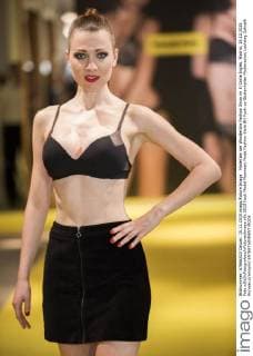 Model bei der Wonderbra Fashion Show im El Corte Ingles. Madrid, 15.12.2015 Foto:xDyDxFotografosx xFuturexImage