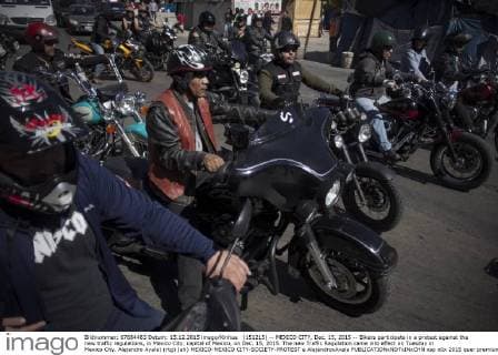 (151215) -- MEXICO CITY, Dec. 15, 2015 -- Bikers participate in a protest against the new traffic regulations, in Mexico City, capital of Mexico, on Dec. 15, 2015. The new Traffic Regulation came into effect on Tuesday in Mexico City. Alejandro Ayala) (rtg) (ah) MEXICO-MEXICO CITY-SOCIETY-PROTEST e AlejandroxAyala 