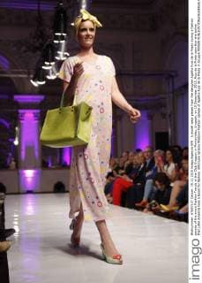 A model wear pieces from the designer Agatha Ruiz de la Prada during a fashion parade of the event Fashion Trends at the Club Uruguay in Montevideo, Uruguay, on 15 December 2015. Ruiz de la Prada says thar she belive that Latin America lives a boom for fashion. EFE Juan Ignacio Mazzoni Fashion parade of Agatha Ruiz de la Prada in Urugya MON09  !ACHTUNG: NUR REDAKTIONELLE NUTZUNG!