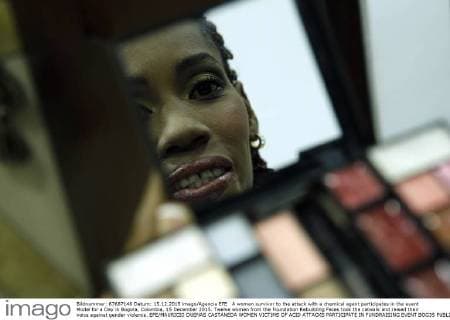 A woman survivor to the attack with a chemical agent participates in the event Model for a Day in Bogota, Colombia, 15 December 2015. Twelve women from the Foundation Rebuilding Faces took the catwalk and raised their voice against gender violence. EFE MAURICIO DUENAS CASTANEDA WOMEN VICTIMS OF ACID ATTACKS PARTICIPATE IN FUNDRAISING EVENT BOG35  !ACHTUNG: NUR REDAKTIONELLE NUTZUNG!