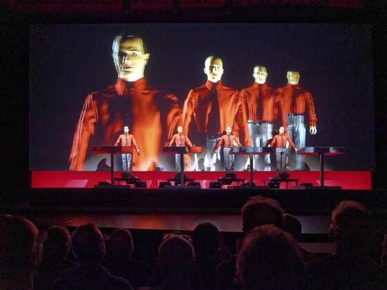 Deutschland, Stuttgart, 30.11.2015: Kraftwerk ist eine deutsche Band aus Düsseldorf, die 1970 von Ralf Huetter und Florian Schneider gegruendet wurde. Kraftwerk ist vor allem durch Pionierarbeit auf dem Gebiet des Elektropop bekannt geworden. Hier bei einem Konzert in der Liederhalle Stuttgart.