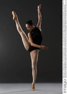 Young women dance ballet  cpmh-97218f07z
