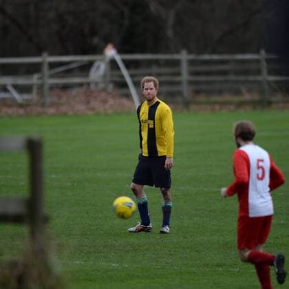 Prinz William und Prinz Harry spielen Fußball . 24 12 2015. Sandringham, United Kingdom. Prince William and Prince Harry playing football in Norfolk .  xAndrewxParsonsx xi-Imagesx IIM-11620-0002