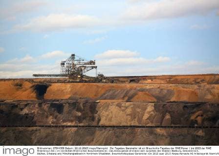 Der Tagebau Garzweiler ist ein Braunkohle-Tagebau der RWE Power ( bis 2003 der RWE Rheinbraun AG ) im nördlichen Rheinischen Braunkohlerevier. Das Abbaugebiet erstreckt sich zwischen den Städten Bedburg, Grevenbroich, Jüchen, Erkelenz und Mönchengladbach in Nordrhein-Westfalen. Braunkohletagebau Garzweiler