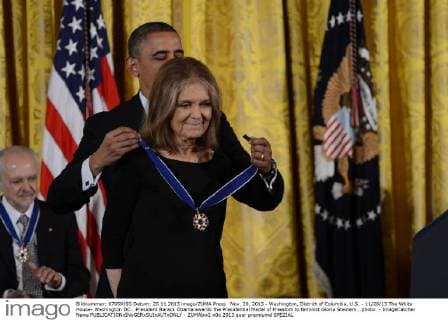 Berühmte Feministinnen, Gloria Steinem Nov. 20, 2013 - Washington, District of Columbia, U.S. - 11 20 13 The White House- Washington DC...President Barack Obama awards the Presidential Medal of Freedom to feminist Gloria Steinem...photo: - ImageCatcher News - ZUMAbw2