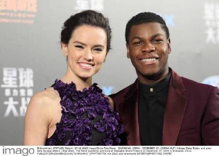SHANGHAI, CHINA - DECEMBER 27: (CHINA OUT) Actress Daisy Ridley and actor John Boyega attend Star Wars: The Force Awakens premiere at Shanghai Grand Theatre on December 27, 2015 in Shanghai, China.  CFP477607704