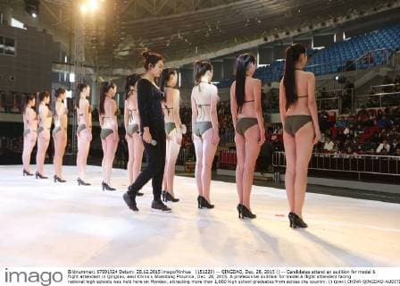 (151229) -- QINGDAO, Dec. 28, 2015 () -- Candidates attend an audition for model & flight attendant in Qingdao, east China s Shandong Province, Dec. 28, 2015. A professional audition for model & flight attendant facing national high schools was held here on Monday, attracting more than 1,000 high school graduates from across the country. () (zwx) CHINA-QINGDAO-AUDITION FOR MODEL & FLIGHT ATTENDANT(CN) Xinhua 