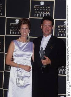 TOM HANKS with wife Rita Wilson at the Screen Actors Guild Awards 1995.k0739lr. - ZUMAg49
