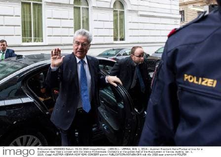(160101)-- VIENNA, JAN. 1, 2016-- Austrian President Heinz Fischer arrives for a traditional New Year s concert with the Vienna Philharmonic Orchestra at the golden hall of the Musikverein in Vienna, Austria, Jan. 1, 2016. )(azp) AUSTRIA-VIENNA-NEW YEAR-CONCERT qianxyi 