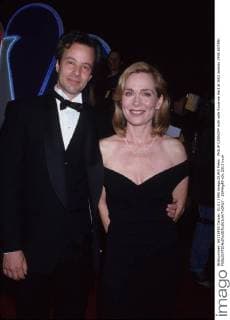 PHILIP CASNOFF with wife Roxanne Hart at SAG awards 1995.k0739lr. - ZUMAg49