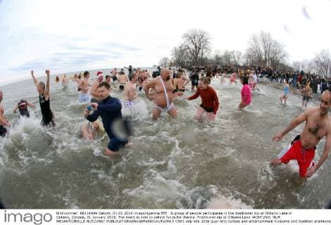 A group of people participates in the traditional dip at ONtario Lake in Ontario, Canada, 01 January 2016. The event is held to collect funds for charity. Traditional dip at ONtario Lake !ACHTUNG: NUR REDAKTIONELLE NUTZUNG!  CN01