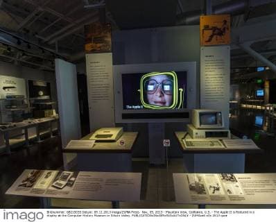 IMAGO History, 250 Jahre USA, Digitales Zeitalter: Entwicklung des Internets und Aufstieg von Silicon Valley Nov. 09, 2013 - Mountain View, California, U.S. - The Apple II is featured in a display at the Computer History Museum in Silicon Valley. - ZUMAce6