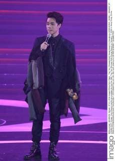 Top Ten Chinese Gold Songs Award in Hongkong HONG KONG, CHINA - JANUARY 07: (CHINA OUT) Singer Hins Cheung performs onstage during the 38th Top Ten Chinese Gold Songs Award on January 7, 2016 in Hong Kong, China.  CFP22366071sp