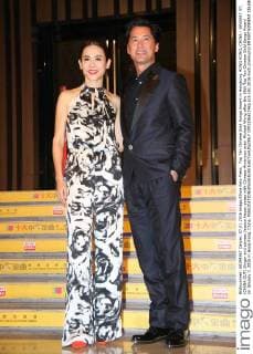 Top Ten Chinese Gold Songs Award in Hongkong HONG KONG, CHINA - JANUARY 07: (CHINA OUT) Singer and actress Jessica Hsuan poses with Chinese-American actor Michael Wong after the 38th Top Ten Chinese Gold Songs Award on January 7, 2016 in Hong Kong, China.  CFP22366114sp