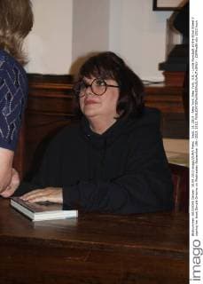Sept. 18, 2013 - New York, New York, U.S. - Linda Ronstadt at the 92nd Street Y signing her book Simple Dreams on Wednesday September 18th 2013. 2013. - ZUMAw86