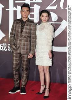 BEIJING, CHINA - JANUARY 07: (CHINA OUT) Actor Zheng Kai, and singer and actress Amber Kuo arrive at the red carpet of the 2015 Sina Weibo Award Ceremony at China World Trade Center Tower III on January 7, 2016 in Beijing, China.  CFP477916088