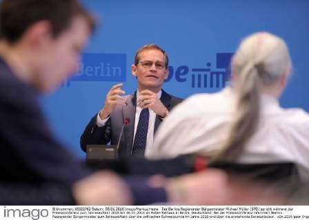 Der Berlins Regierender Bürgermeister Michael Müller (SPD) spricht während der Pressekonferenz zum Jahresauftakt 2016 am 08.01.2016 im Roten Rathaus in Berlin, Deutschland. Bei der Pressekonferenz informiert Berlins Regierender Bürgermeister zum Jahresauftakt über die politischen Schwerpunkte im Jahre 2016 und über die anstehende Senatsklausur.
