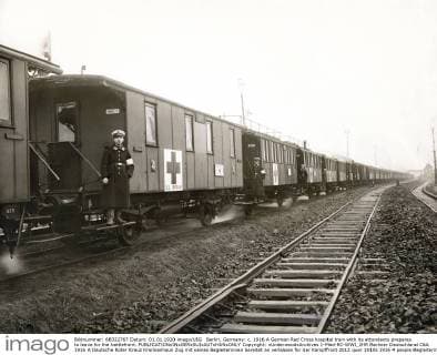 Berlin, Germany: c. 1916 A German Red Cross hospital train with its attendants prepares to leave for the battlefront. Copyright: xUnderwoodxArchives 1-Med-RC-WWI_2HR