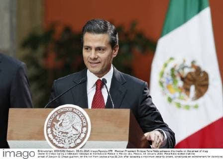Mexican President Enrique Pena Nieto adresses the media on the arrest of drug dealer El Chapo during a televised message at the National Palace in Mexico city, Mexico, 08 January 2016. Pena Nieto stated that the arrest of Joaquin El Chapo guzman, on the run from justice since 11 July after escaping a maximum security prison, constitutes an achievement for democracy and an action against impunity . The President did also praise the work of the Mexican security forces and maintained that any goal is achievable for the Mexicans as long as they remain unietd. EFE Jose Mendez MEXICAN PRESIDENT PENA NIETO ON GUZMAN S ARREST AN ACHIEVEMENT FOR DEMOCRACY !ACHTUNG: NUR REDAKTIONELLE NUTZUNG!  MEX51 20160108-635878913808446495