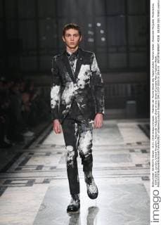 Themen der Woche Bilder des Tages London Fashion Week: Alexander McQueen Modenschau . 10 01 2016. London, United Kingdom. Alexander McQueen show on day three of London Men s Fashion Week .  xStephenxLockx xi-Imagesx IIM-11707-0010